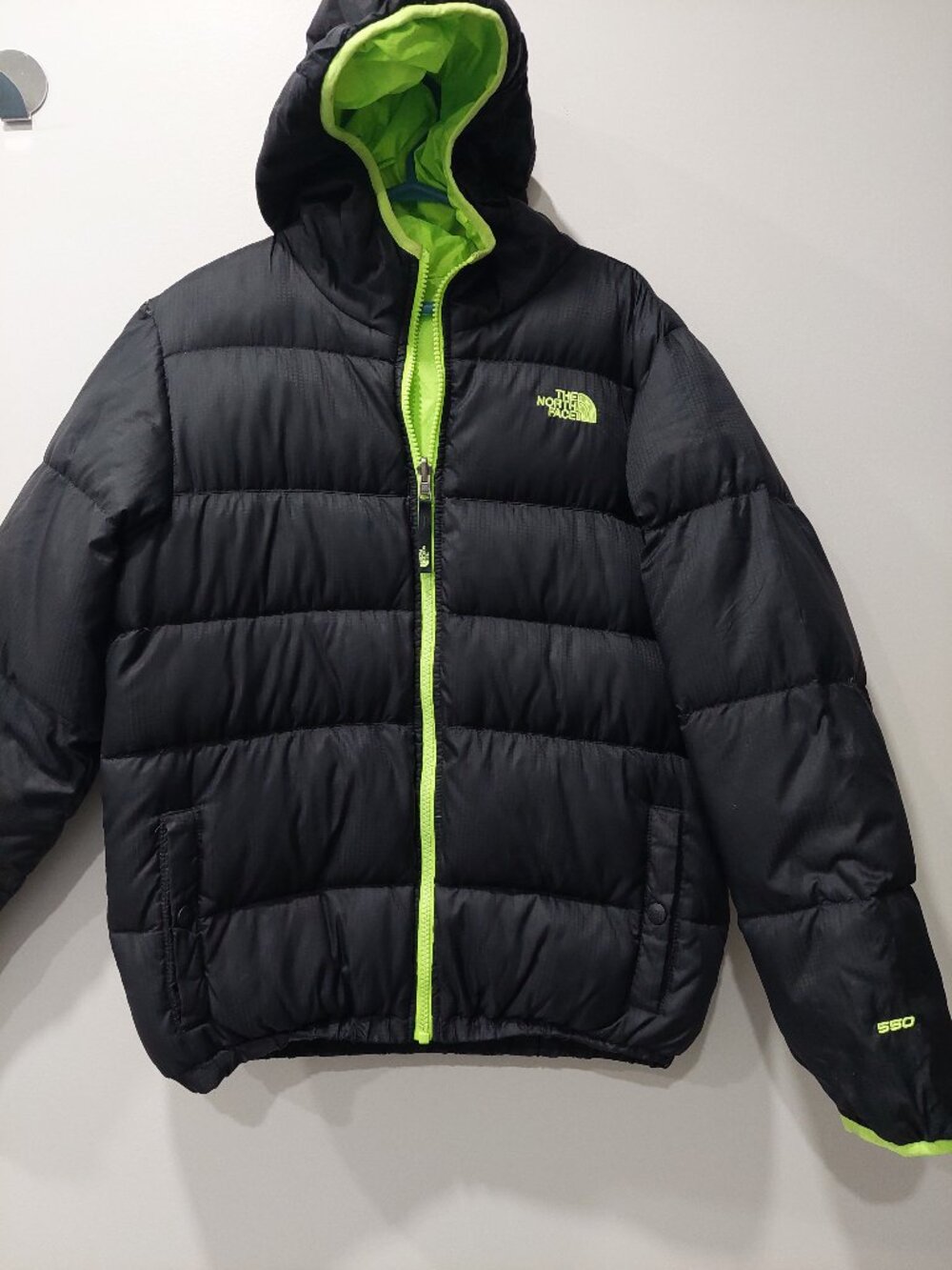 The North Face Youth Boys L/14-16 Reversible Moondoggy Jacket Black Green Down